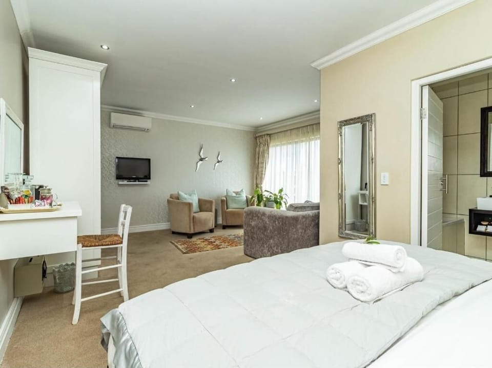 Luxury Double Room, Patio | In-room safe, WiFi (free)