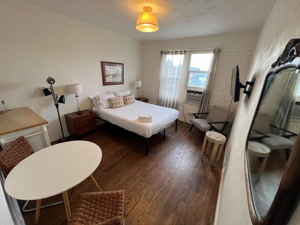 Modern Studio Oasis! Close to Downtown LA! Apartment in Los Angeles
