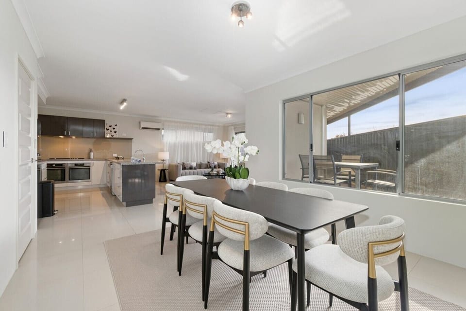 Dining Area (1)