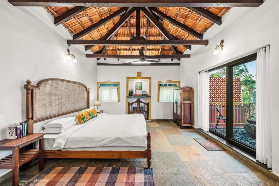 Double Room, Balcony, Mountain View | Individually furnished, bed sheets