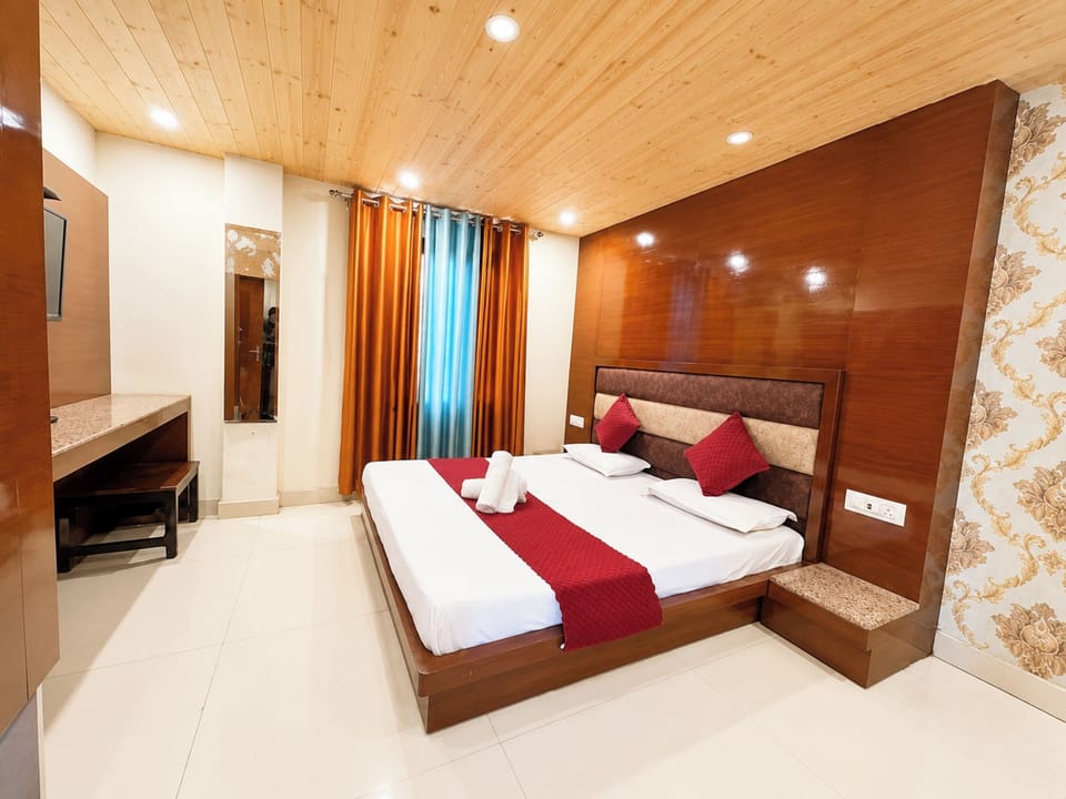 Hypo-allergenic bedding, desk, soundproofing, free WiFi