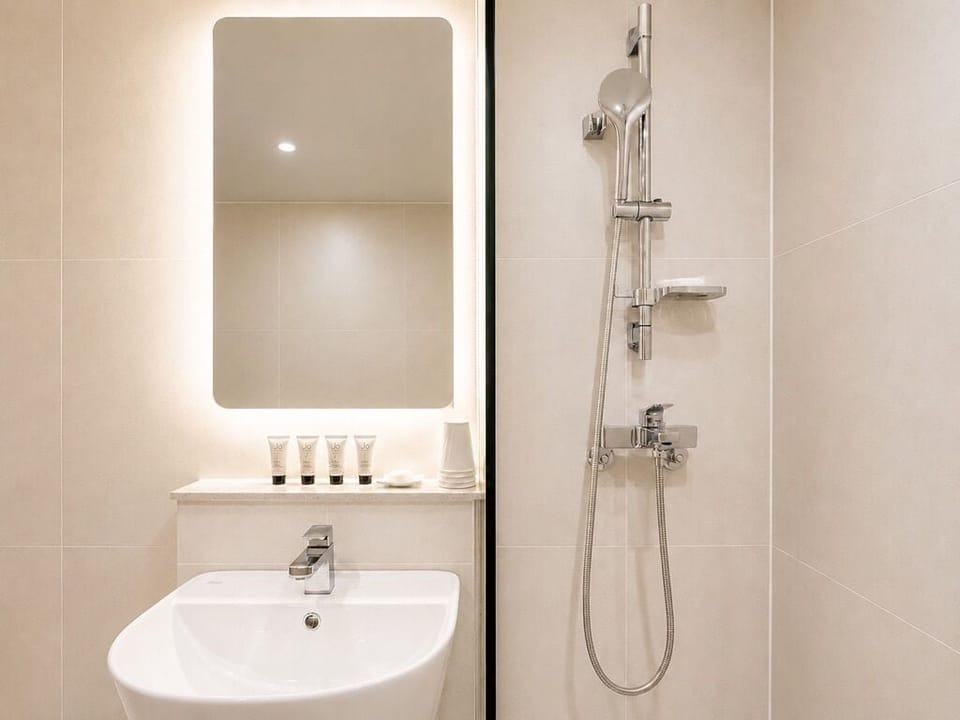 Shower, hair dryer, bidet, heated floors (bathroom)