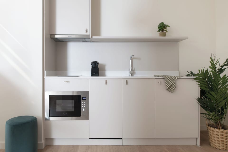 Estudio Interior | Private kitchen | Coffee/tea maker, fridge, microwave, stovetop