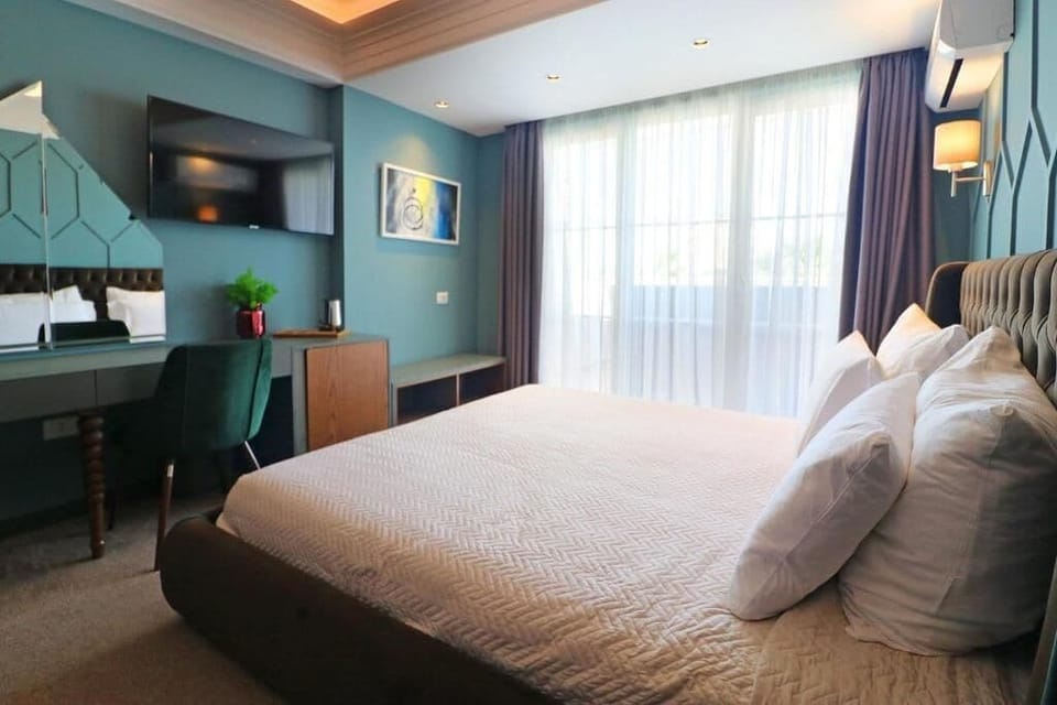 Standard Double Room, Balcony, Partial Sea View | Desk, laptop workspace, soundproofing, free WiFi