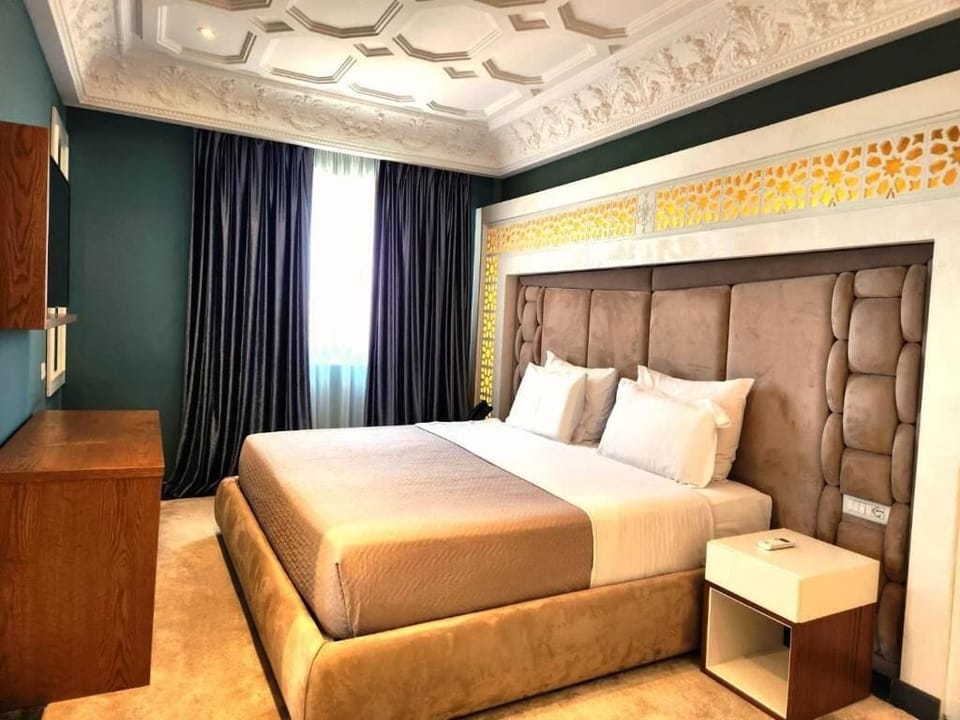 Presidential Suite, Beach View | Desk, laptop workspace, soundproofing, free WiFi