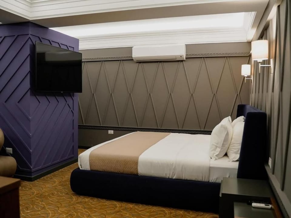 Family Suite, Sea View | Desk, laptop workspace, soundproofing, free WiFi