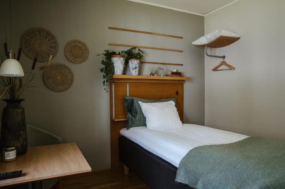 Single Room | WiFi (free), bed sheets