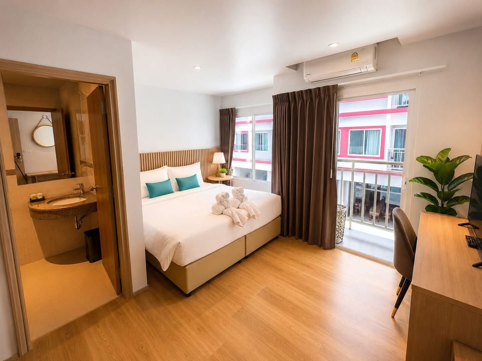 Superior Double Room, Balcony | In-room safe, desk, laptop workspace, free WiFi