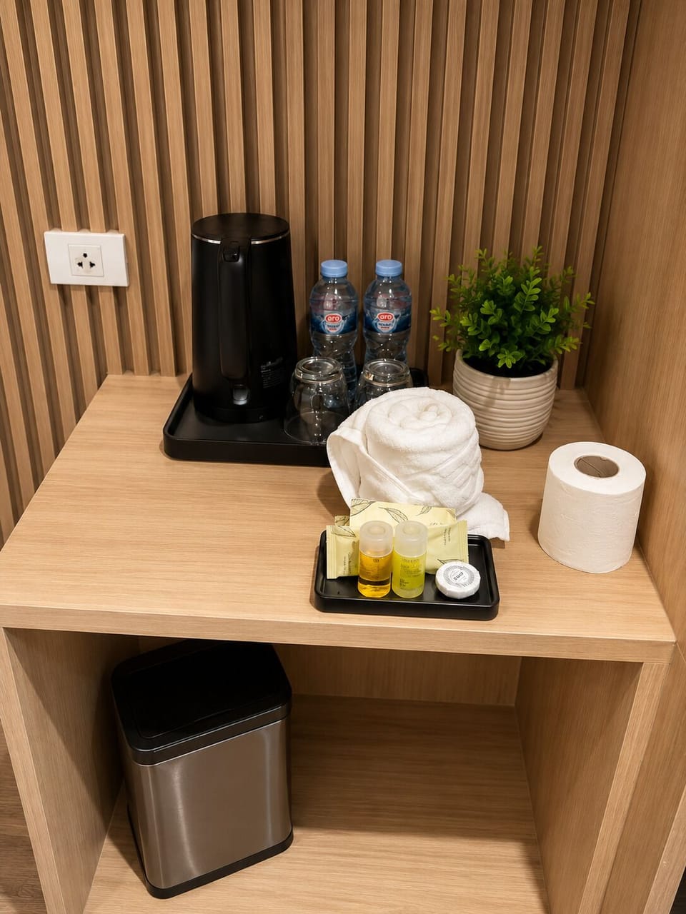Standard Single Room, Balcony | In-room safe, desk, laptop workspace, WiFi (free)