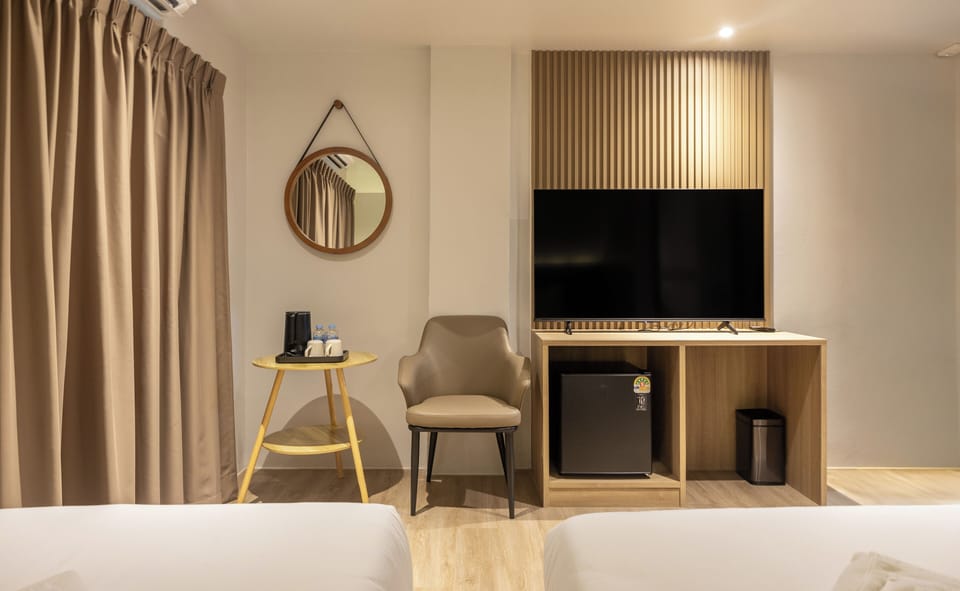 Standard Twin Room | In-room safe, desk, laptop workspace, WiFi (free)
