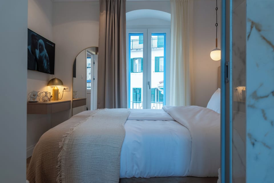 Superior Double Room, City View, Sea Facing | In-room safe, blackout drapes, soundproofing, iron/ironing board