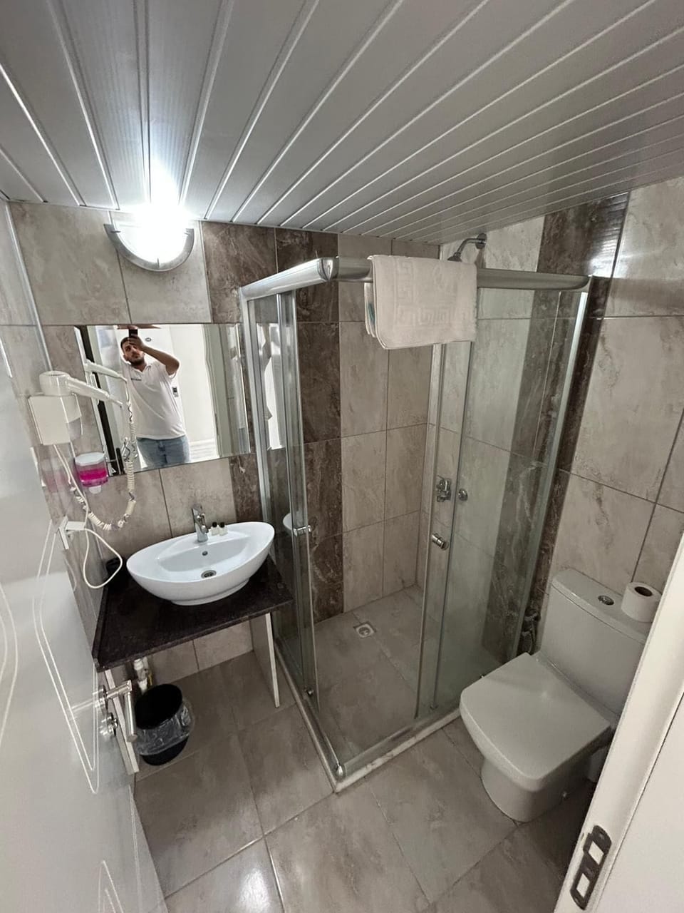 Comfort Triple Room | Bathroom | Shower, hair dryer, slippers, towels