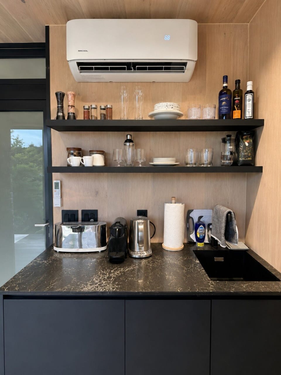 Everything you could need to enjoy nice meals & dine in style.