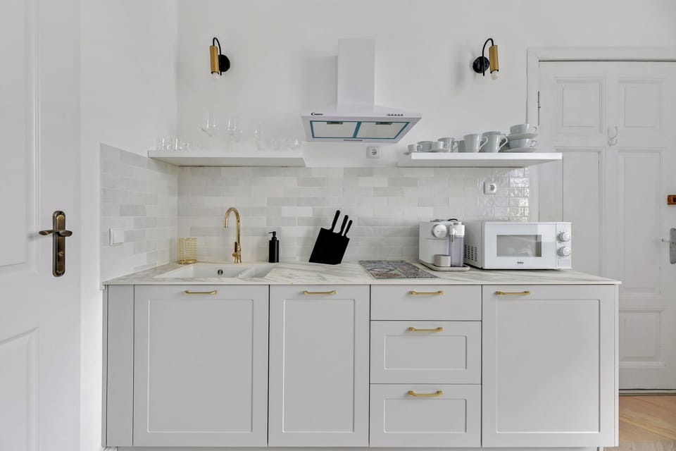 Deluxe Apartment, City View | Private kitchen | Highchair