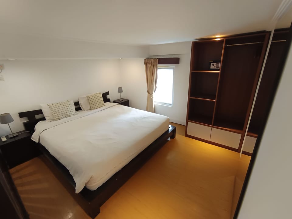Deluxe Duplex | Blackout drapes, WiFi (free)