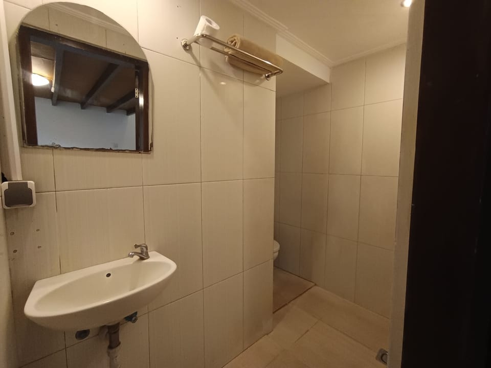 Deluxe Duplex | Bathroom