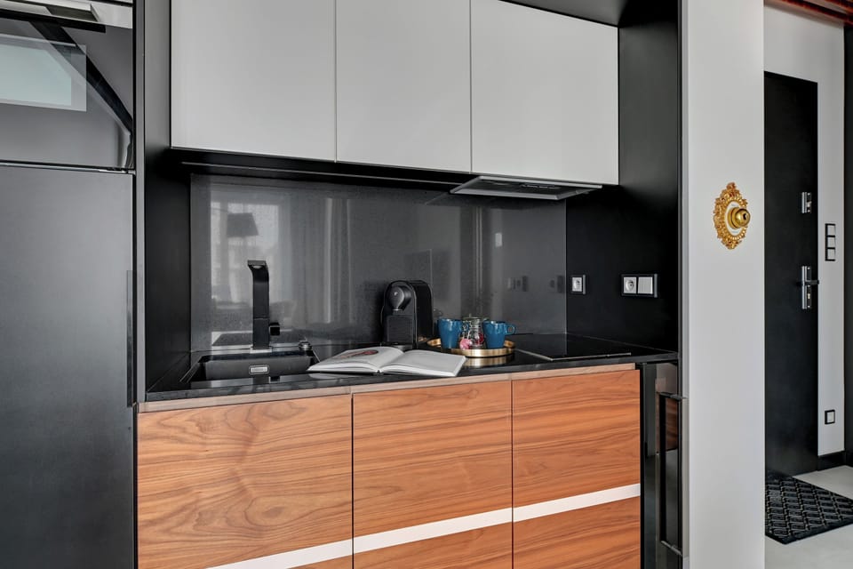 Deluxe Apartment, Balcony, Courtyard View | Interior