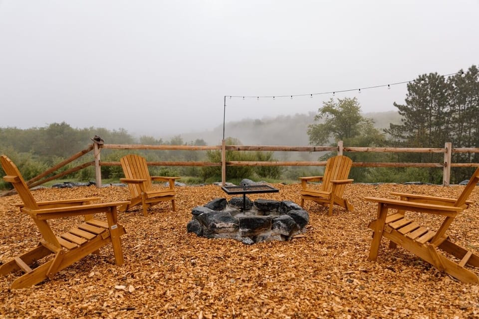 Outdoor Fire Pit Area [Perfect for S’mores & Stargazing]