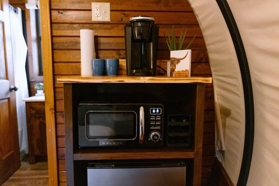 Mini Kitchen [Microwave, Mini Fridge & Coffee Station]