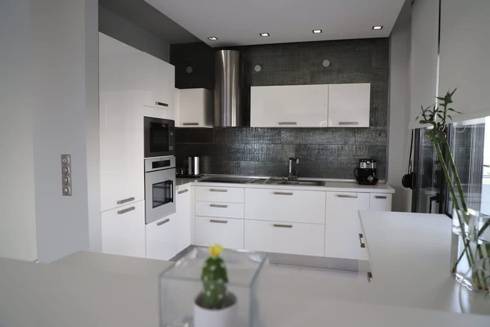 House | 4 bedrooms, desk