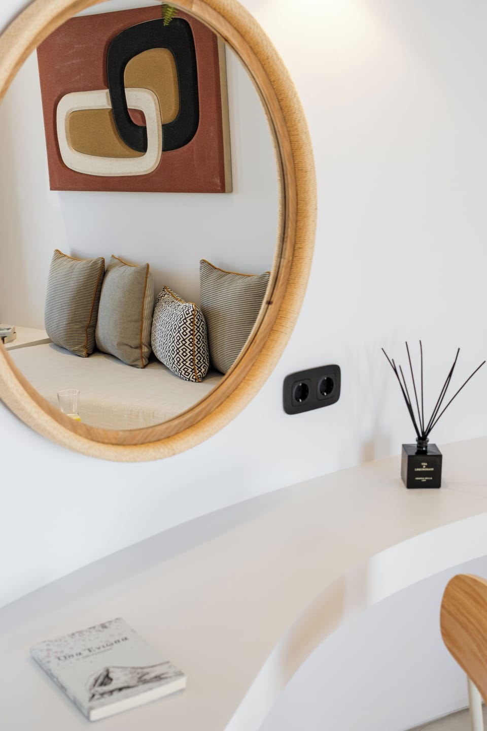 Premium Suite with Outdoor Hot Tub | Living area | 40-inch flat-screen TV with digital channels