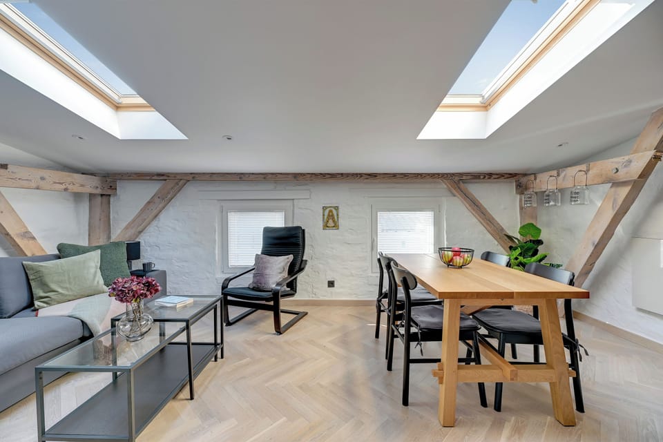 Standard Apartment, Air conditioning | In-room dining
