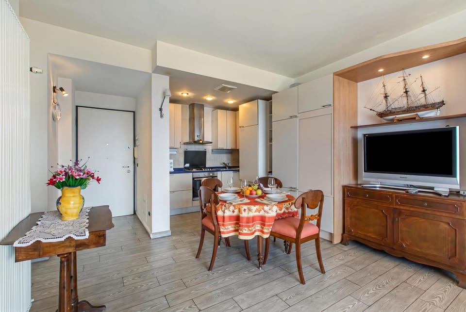 Standard Apartment, 1 Bedroom, Microwave (Casa Rattana - Sea View) | Dining