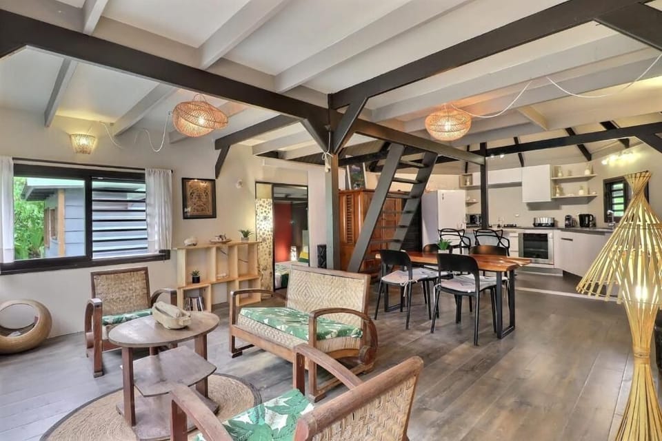 Comfort Villa, Sea View | Dining