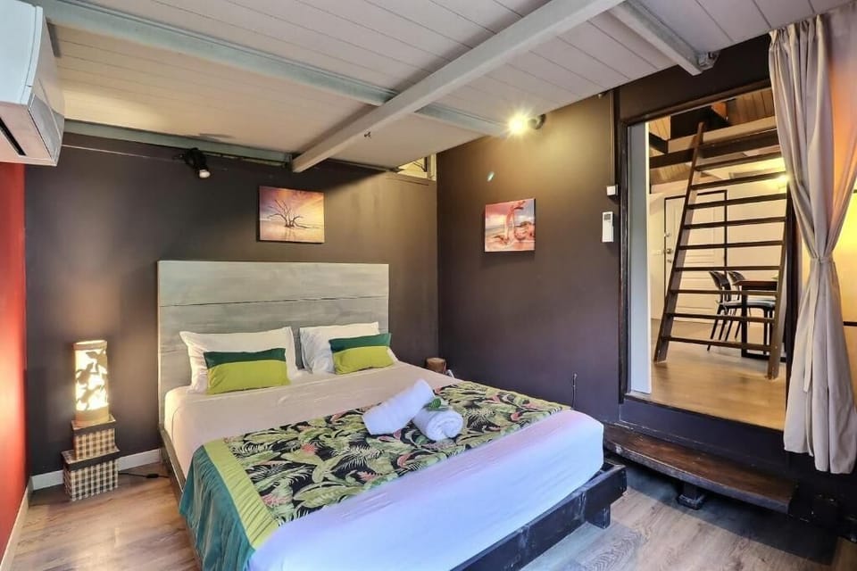 Comfort Villa, Sea View | Iron/ironing board, WiFi (free), bed sheets