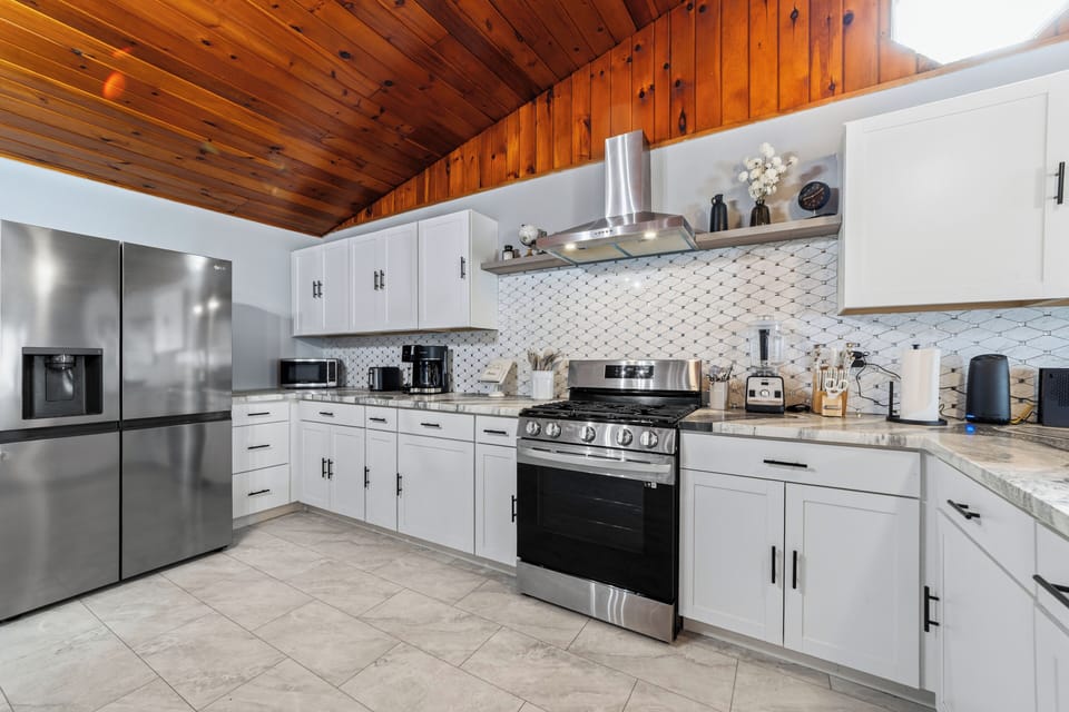 Gather around the kitchen while preparing breakfast before a day exploring Lake Erie.