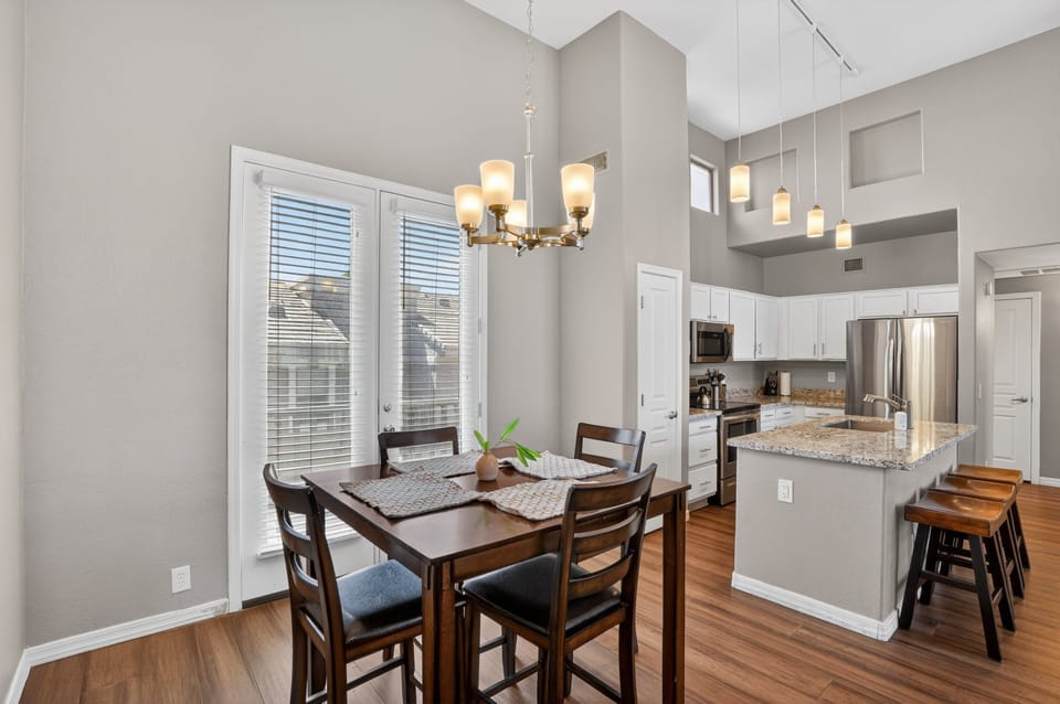 Condo, 2 Bedrooms | Dining