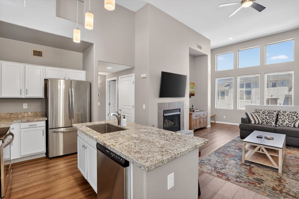 Condo, 2 Bedrooms | Interior