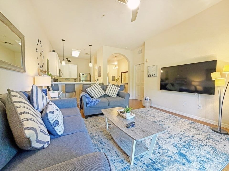 Condo, 3 Bedrooms | Living area