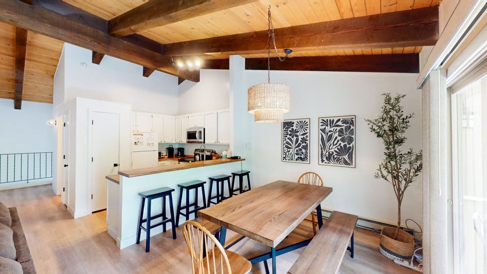 Condo, 4 Bedrooms | Dining