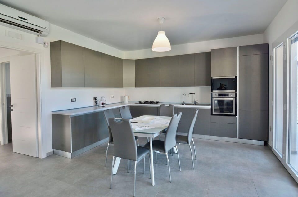 Autumn, Kitchen, Living Room, Spring, Summer