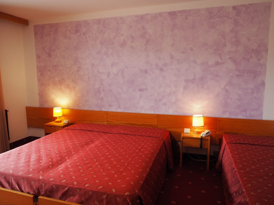 Classic Twin Room, Balcony, Mountain View | In-room safe, desk, iron/ironing board (on request), WiFi (free)