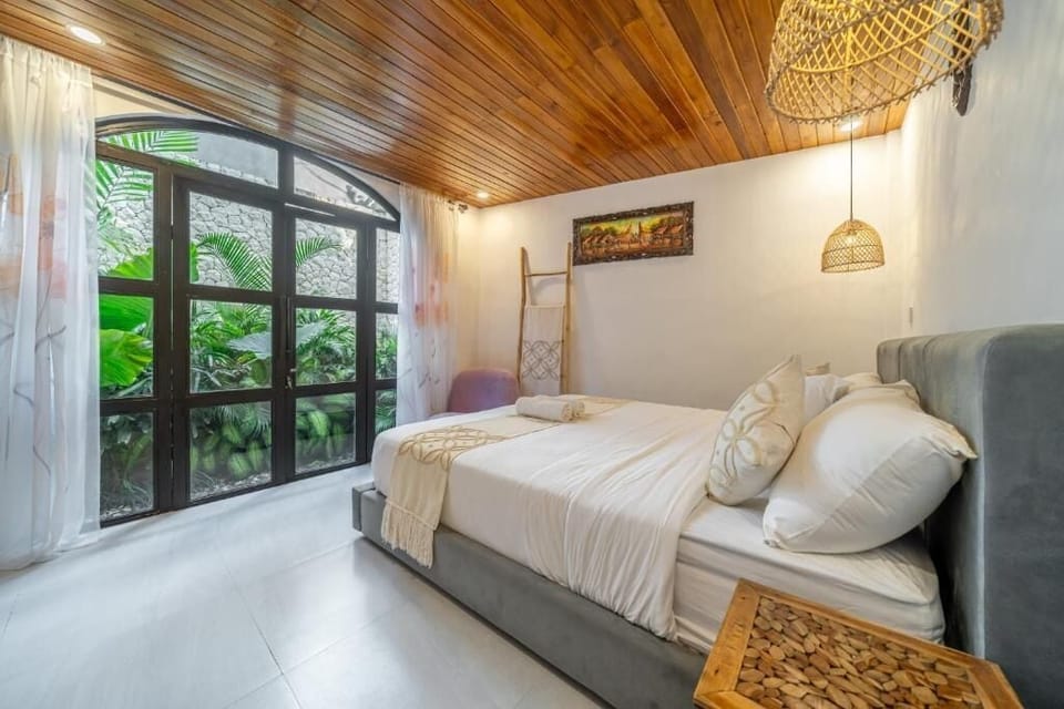Egyptian cotton sheets, premium bedding, in-room safe