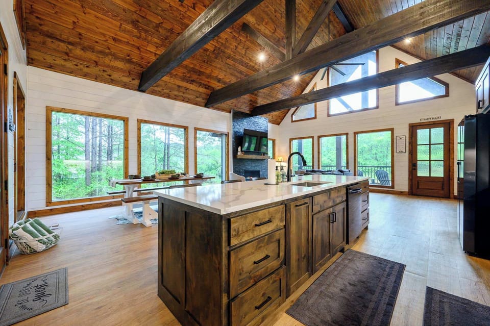 Cabin, Multiple Beds, Mountain View (Happy Heart Hideaway) | Private kitchen