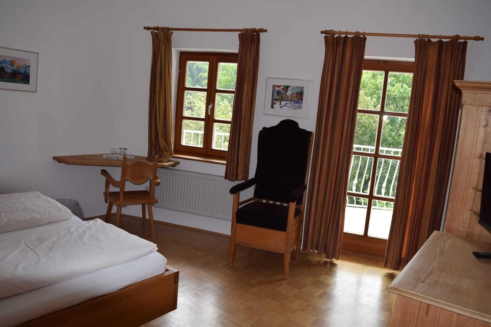 Double Room, Balcony, River View | WiFi (free)