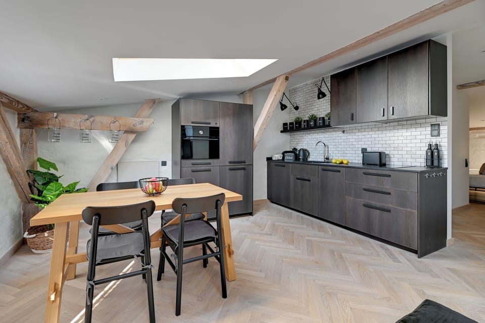 Economy Studio Suite, City View | Dining