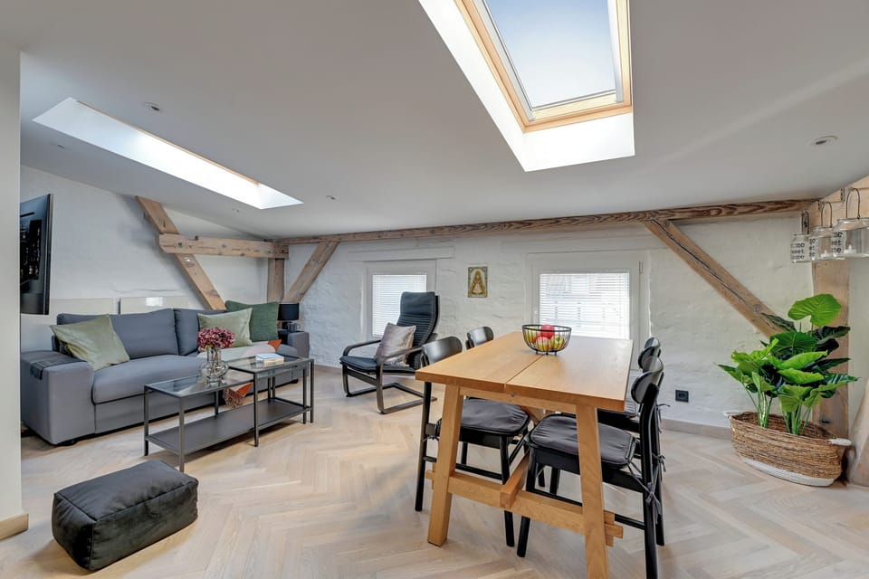 Economy Studio Suite, City View | Dining