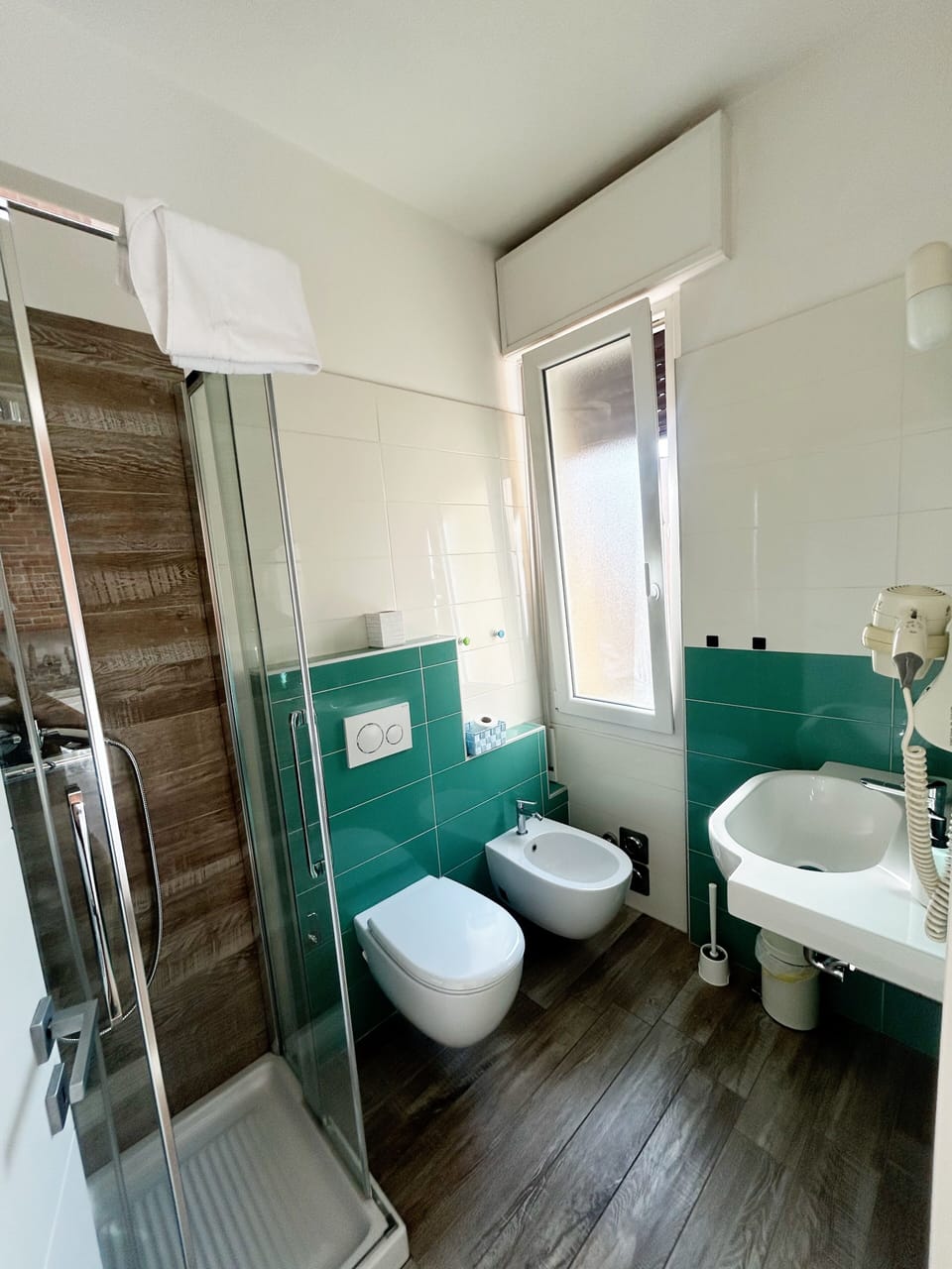 Double Room, City View | Bathroom | Shower, rainfall showerhead, hair dryer, bidet