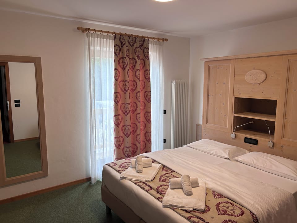 Standard Double Room | In-room safe