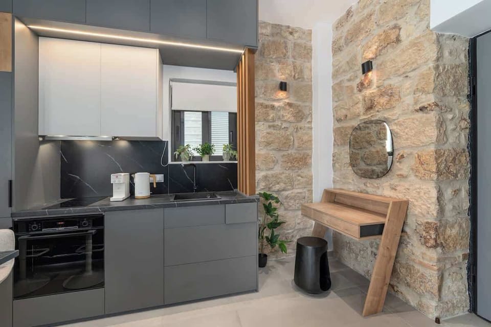 Decorative Kitchen Details with Modern Touches