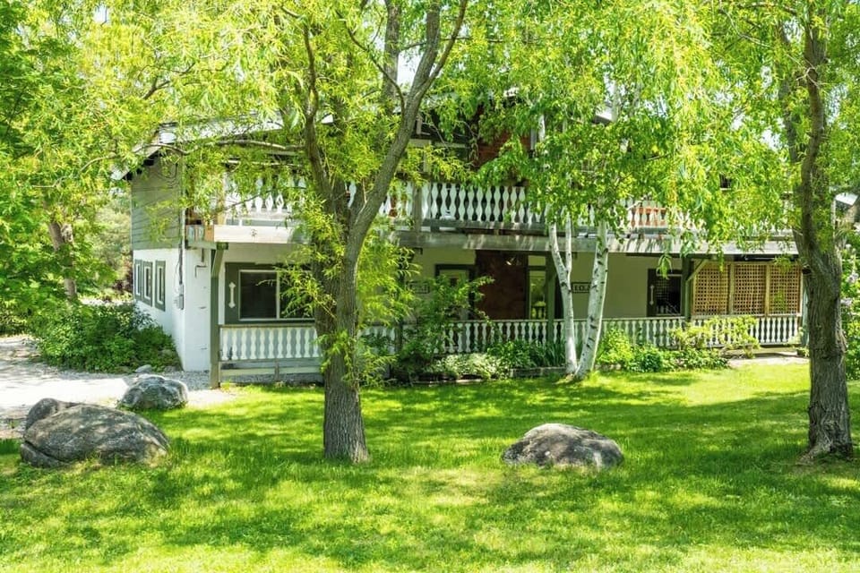 Peaceful cottage for families within a walking distance to Blue Mountain Village