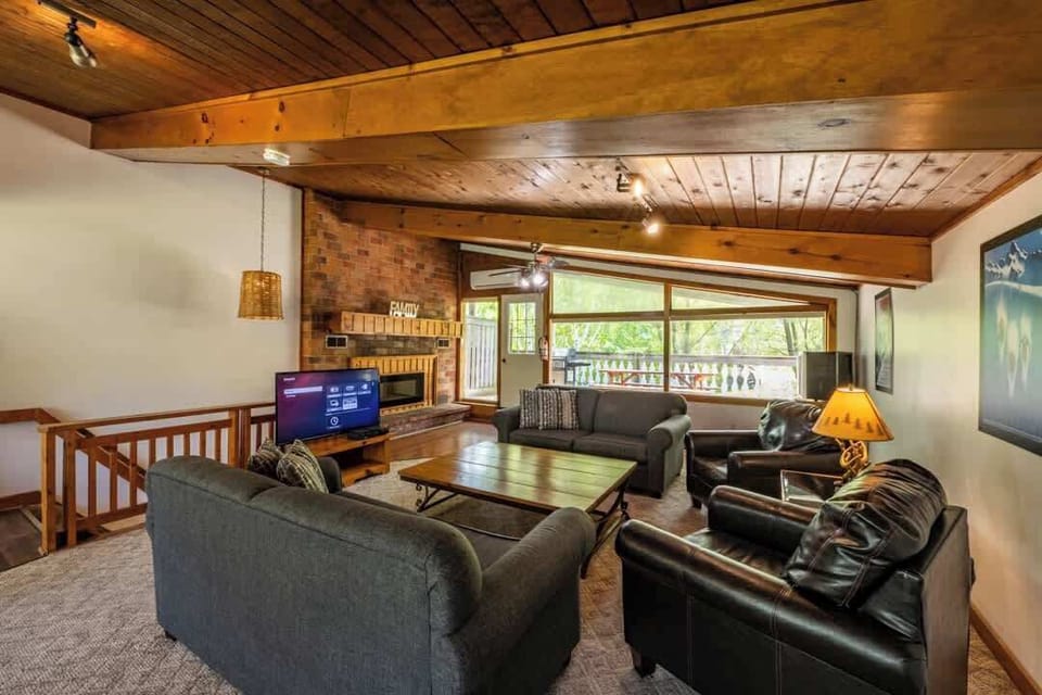 Spacious living area, perfect for families!