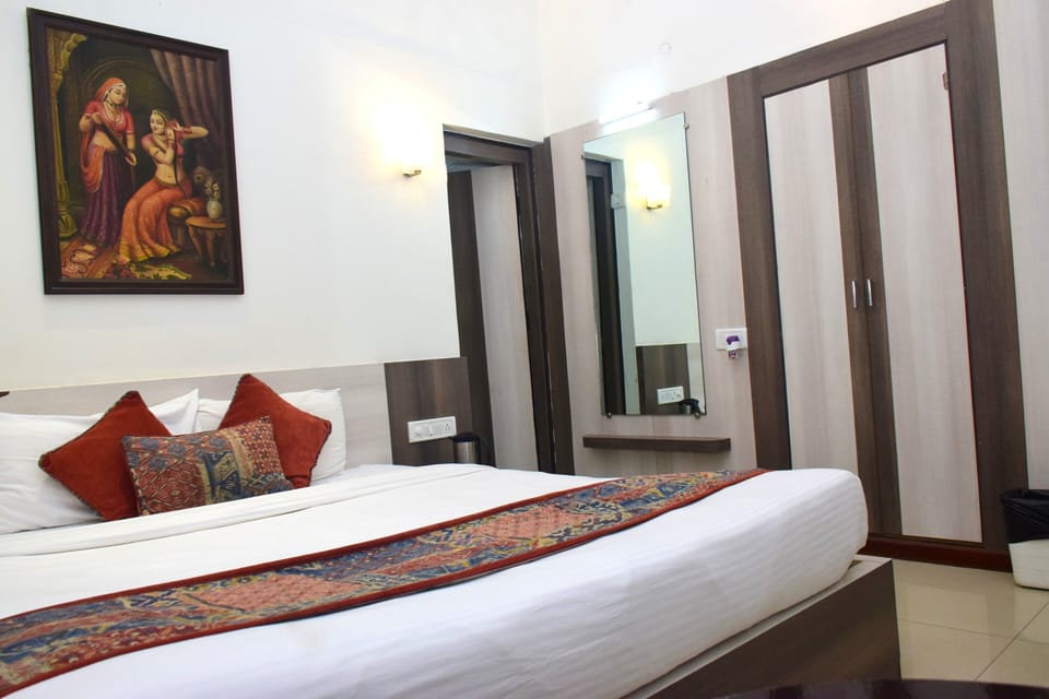Deluxe Double Room | Laptop workspace, free WiFi