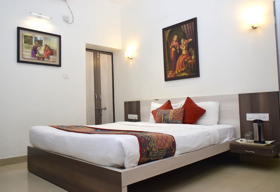 Deluxe Double Room | Laptop workspace, free WiFi
