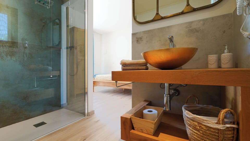 Deluxe Quadruple Room, Multiple Beds, Smoking, Park View | Bathroom | Shower, rainfall showerhead, hair dryer, bidet