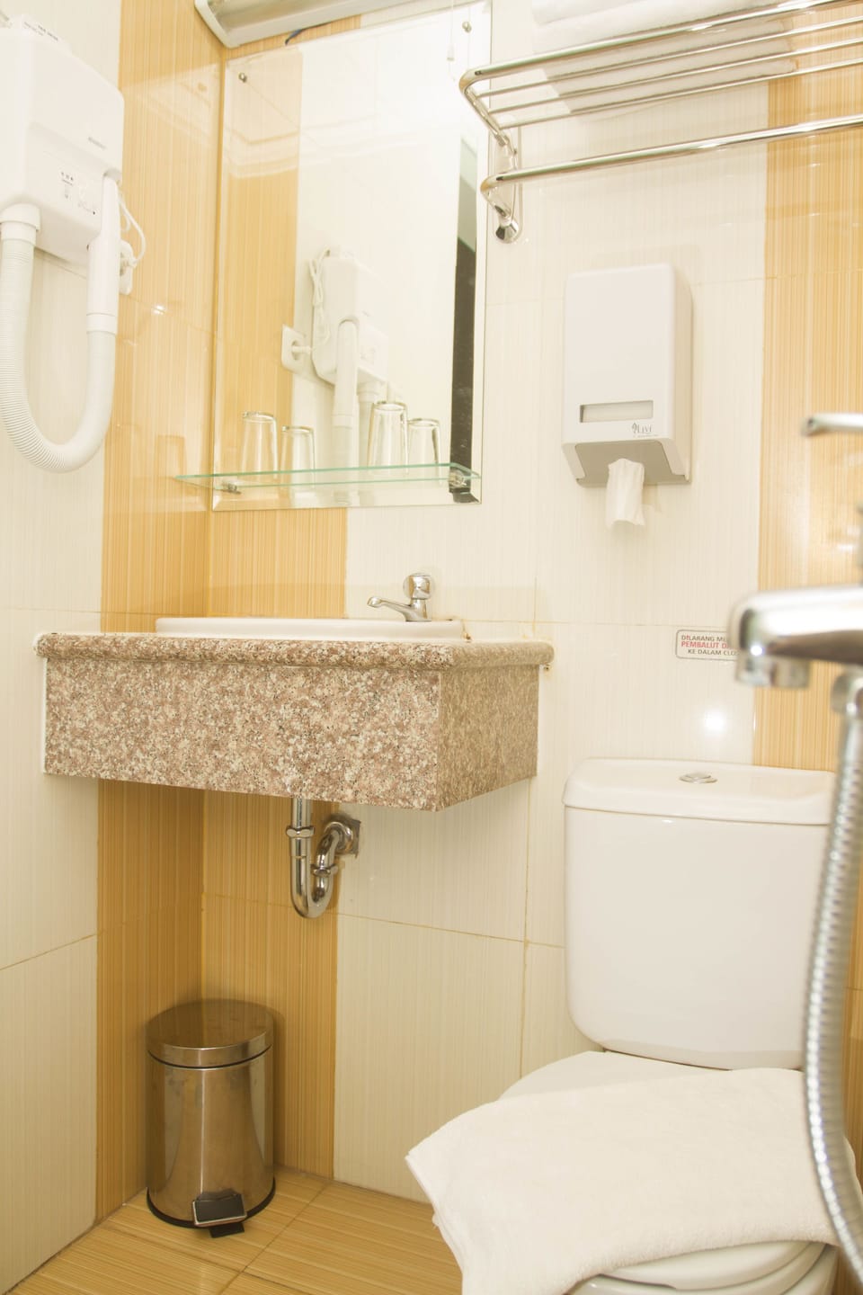 Shower, free toiletries, bathrobes, slippers